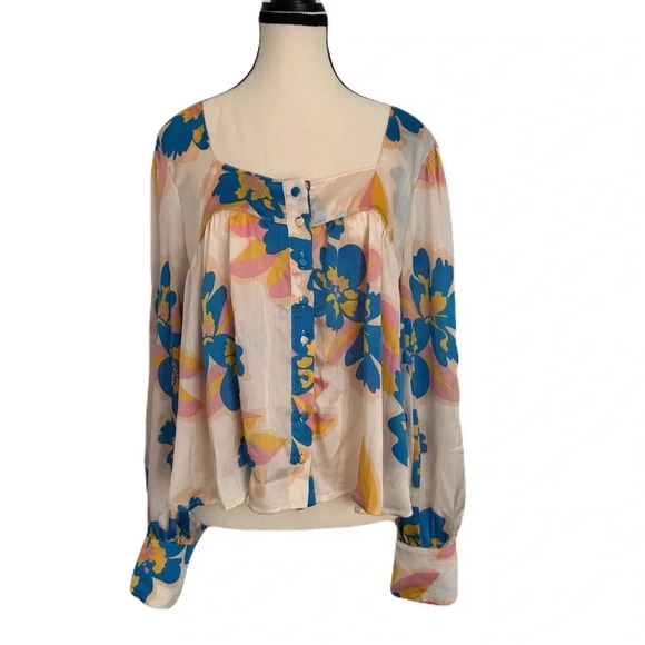 Impressions Tops - Boutique Brand-Floral-Square Neck Blouse-Long Sleeve- Silky- Size M